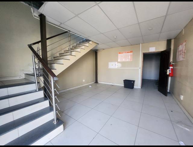 400M² WAREHOUSE FOR SALE IN HALFWAY HOUSE